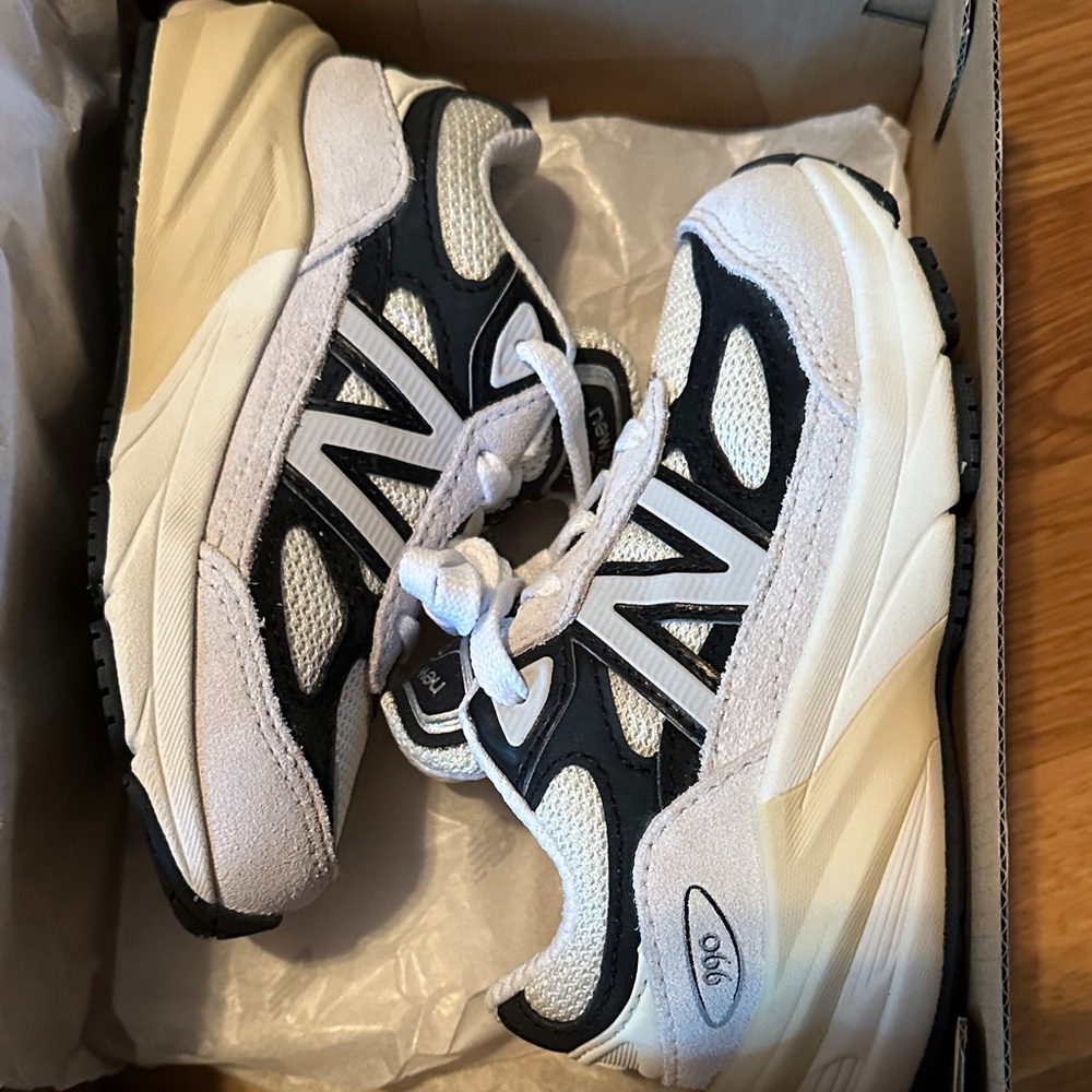 Toddler New Balance Black and White 990v6
